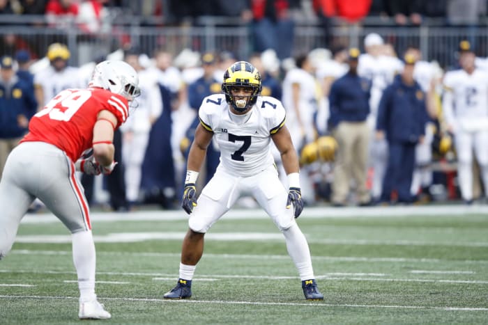 Khaleke Hudson of the Michigan Wolverines in coverage.