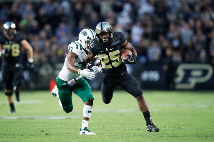 Tario Fuller runs for Purdue against Ohio.