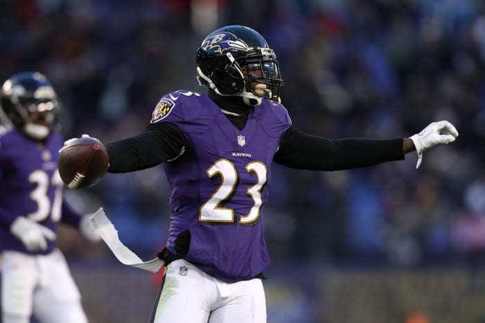 La sécurité des Ravens, Tony Jefferson, célèbre le jeu.