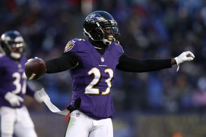 Ravens safety Tony Jefferson celebrates play.