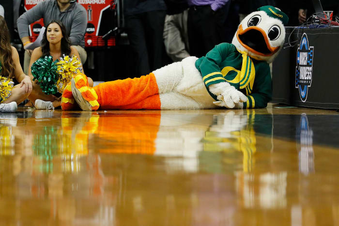 the oregon duck during the sweet 16 against virginia