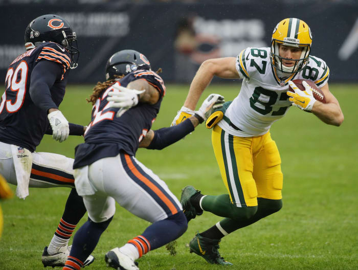 Jordy Nelson runs with the football against the Chicago Bears.