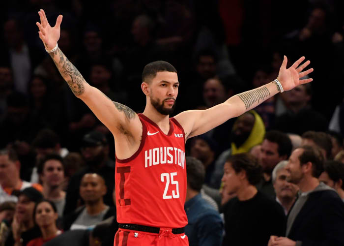 Austin Rivers raising his arms.