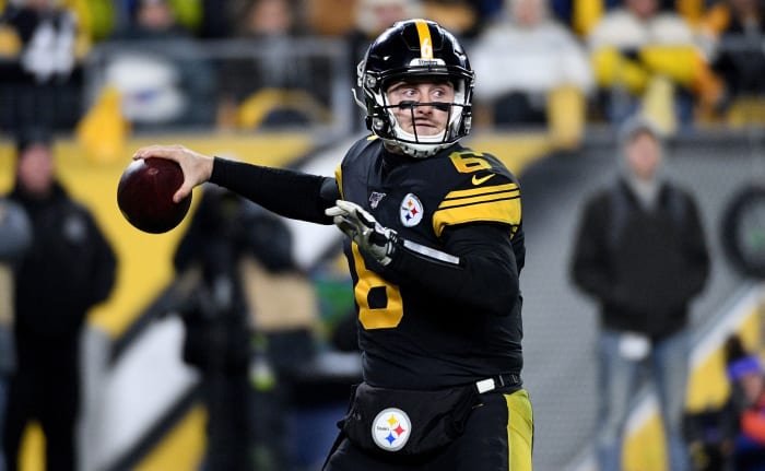 Steelers quarterback Duck Hodges in the game against Buffalo.