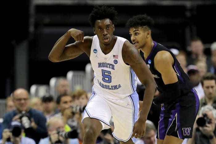 Nassir Little flexes after a shot.