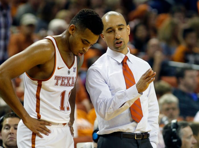 Shaka Smart talking to one of his Texas players.
