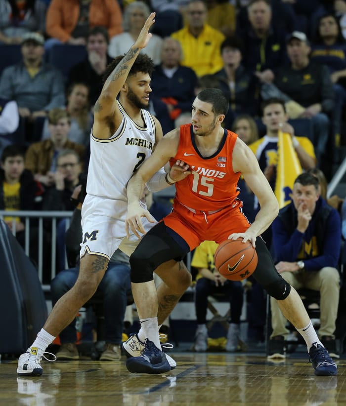 Isaiah Livers playing against Illinois before his groin injury.