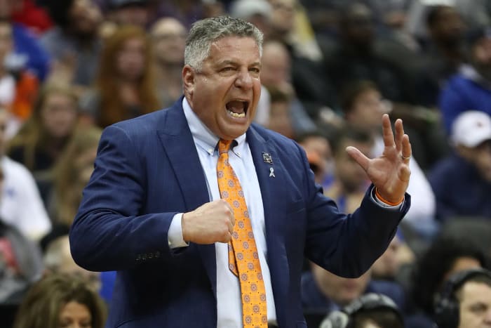 Bruce Pearl reacting during a basketball game.