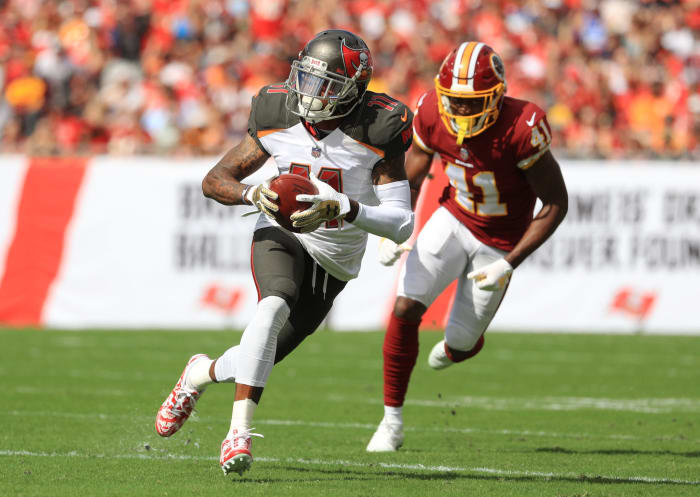 DeSean Jackson makes a catch for the Buccaneers.