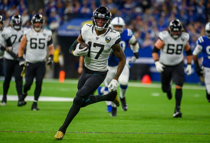 DJ Chark of the Jaguars runs toward the end zone.