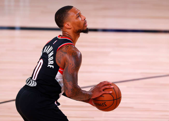 Damian Lillard shoots a shot in the NBA bubble.