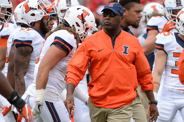 Illinois football coach Lovie Smith on the sideline.