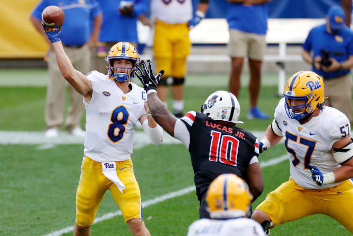 Kenny Pickett throws the ball for the Pitt Panthers. He's now a 2022 NFL Draft prospect.