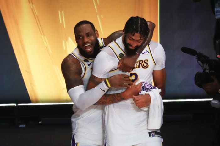Lakers stars LeBron James and Anthony Davis in Game 6.