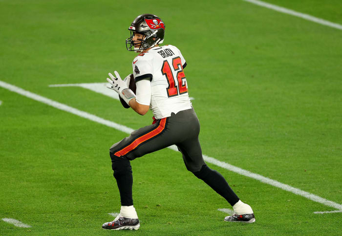 Tom Brady prepares to throw a pass for the Bucs in the Super Bowl.