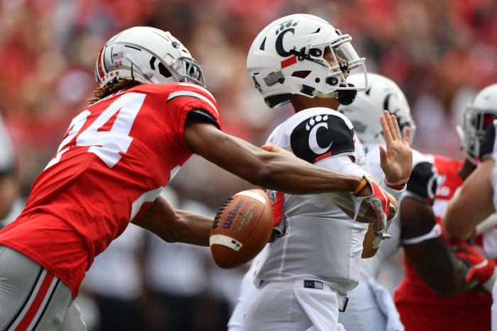 Ohio State cornerback Shaun Wade sacks the quarterback.