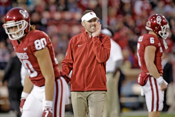 Oklahoma's Lincoln Riley speaking to his team during warmups.