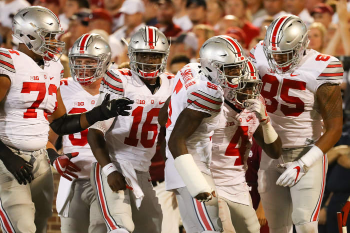 The Ohio State Buckeyes offense celebrates a Curtis Samuel touchdown.