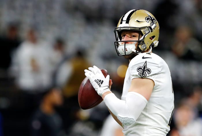 Taysom Hill warming up for the New Orleans Saints.