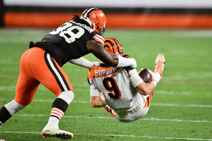 Cleveland Browns defensive tackle Sheldon Richardson sacks Joe Burrow.