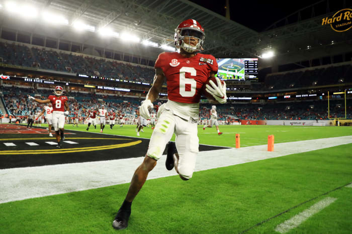 DeVonta Smith #6 of the Alabama Crimson Tide rushes for a five yard touchdown during the second quarter of the College Football Playoff National Championship