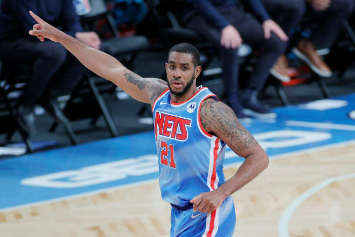 LaMarcus Aldridge pointing