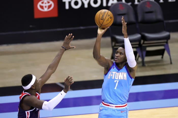 Victor Oladipo takes a shot.