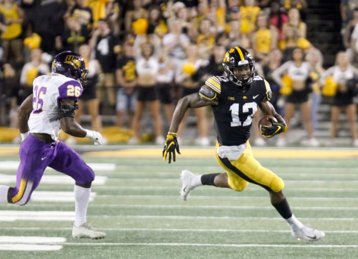 Brandon Smith runs with the football.