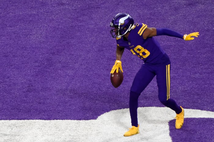 Justin Jefferson celebrates his touchdown.