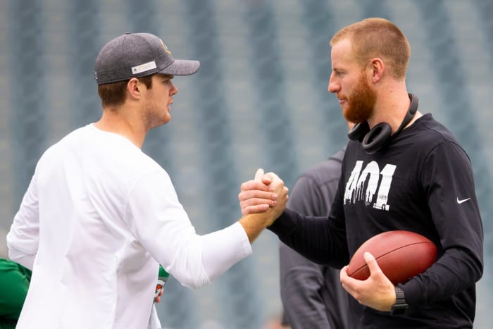 Sam Darnold #14 of the New York Jets shakes hands with Carson Wentz #11 of the Philadelphia Eagles