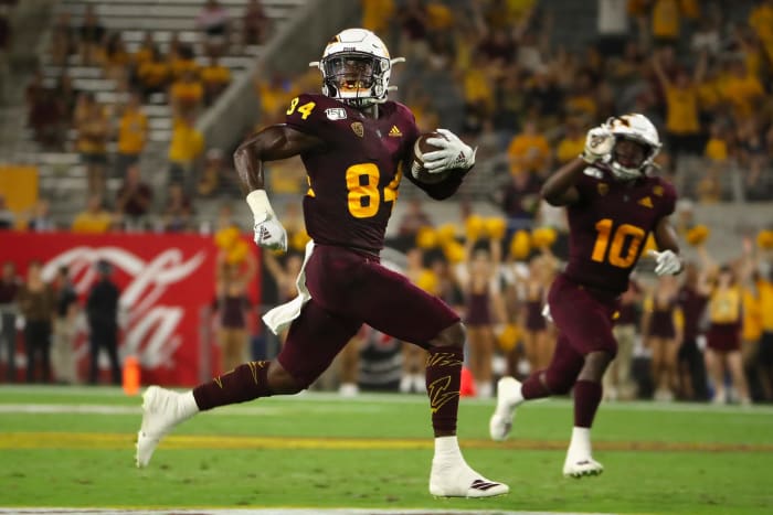 Frank Darby runs with the football.