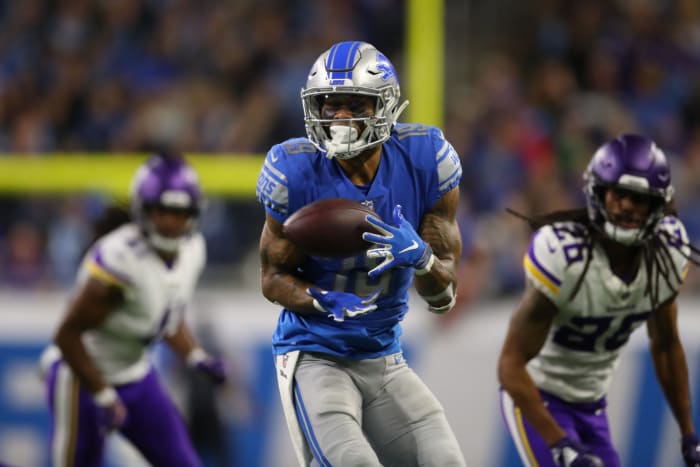 Kenny Golladay catching the football.