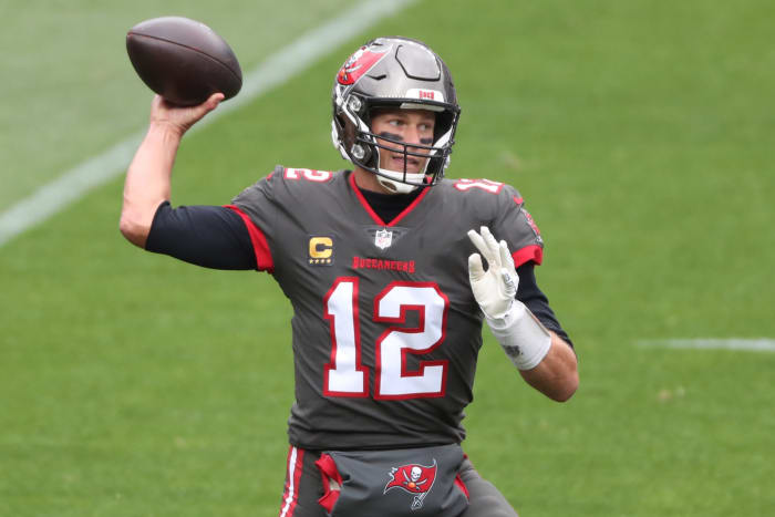 Tom Brady attempts a pass for the Buccaneers.