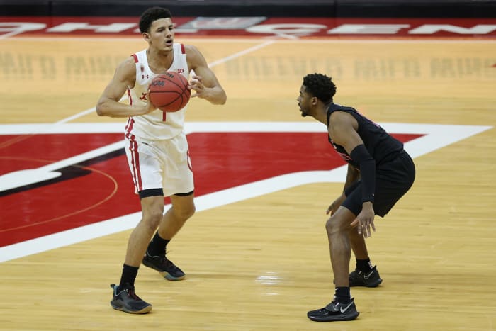 Jamari Wheeler guards a Wisconsin player.