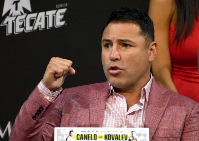 Oscar De La Hoya on Saturday night.