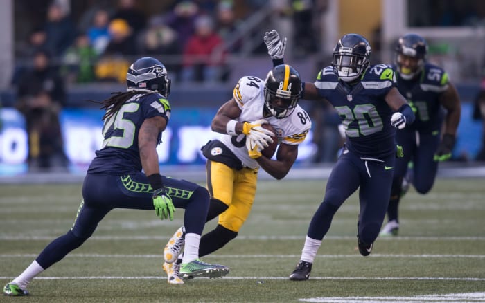 Antonio Brown hauls in a pass during a Pittsburgh Steelers game against the Seattle Seahawks in 2015.