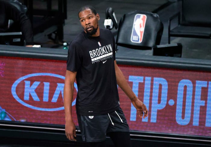 Kevin Durant warms up before a game.