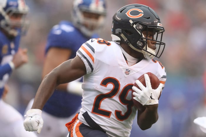 Tarik Cohen running with the football.