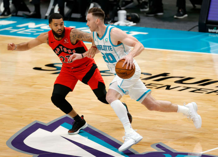 Gordon Hayward drives the ball.