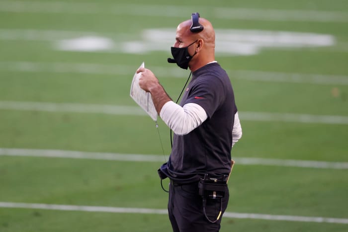 Robert Saleh on the field as the defensive coordinator of the San Fransisco 49ers