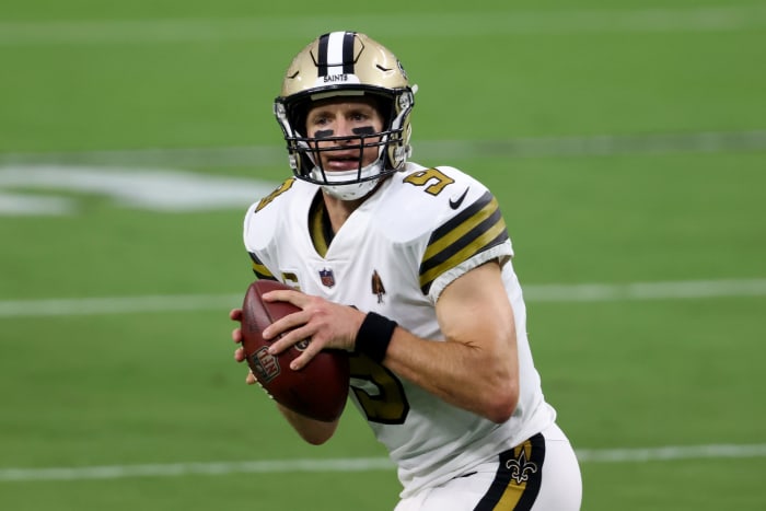 Drew Brees warming up for the Saints.