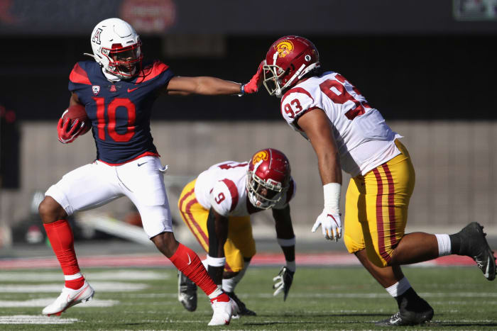 Marlon Tuipulotu chases down a receiver.