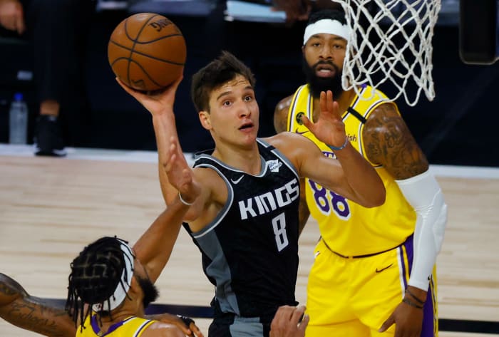 Bogdan Bogdanovic shoots for the Kings.