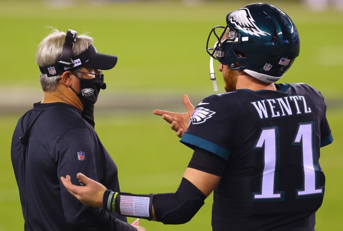 Head coach Doug Pederson of the Philadelphia Eagles talks with Carson Wentz #11