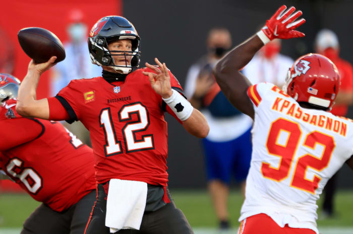 Tampa Bay Buccaneers quarterback Tom Brady passes against the Kansas City Chiefs defense in a Super Bowl LV preview during the 2020 season.