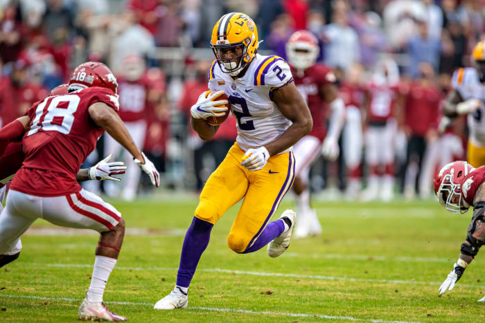 LSU tight end Arik Gilbert on the field.