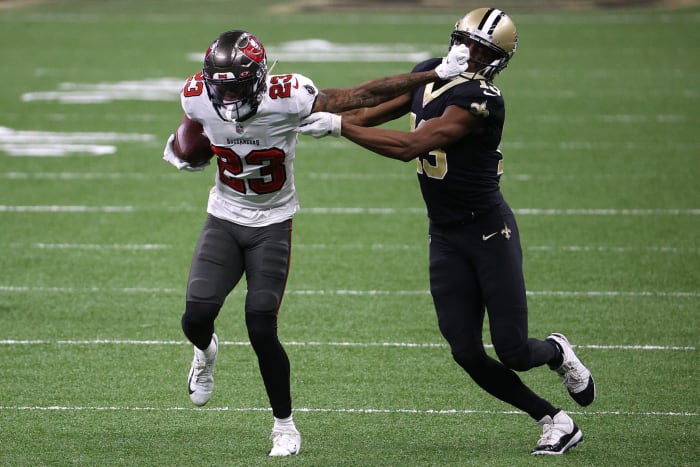 Michael Thomas tries to bring down a Buccaneers cornerback.