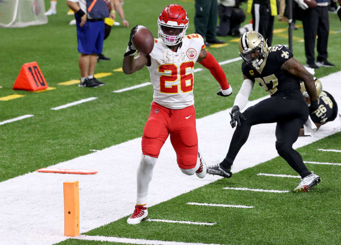Kansas City Chiefs running back Le'Veon Bell scoring a touchdown.