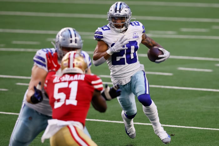 Dallas Cowboys running back Tony Pollard on the field.