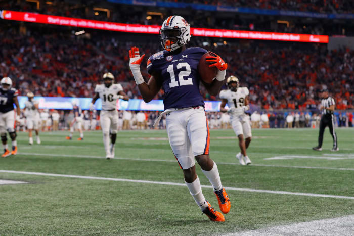 Eli Stove runs in for a touchdown.